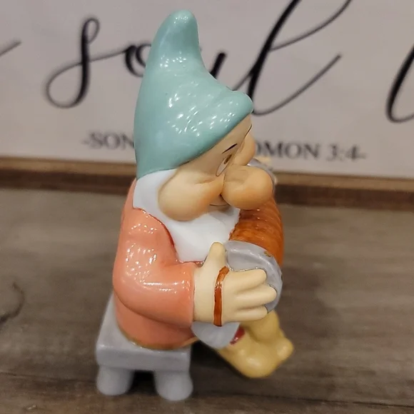 Bashful Bradford Exchange porcelain figurine. - Picture 4 of 5